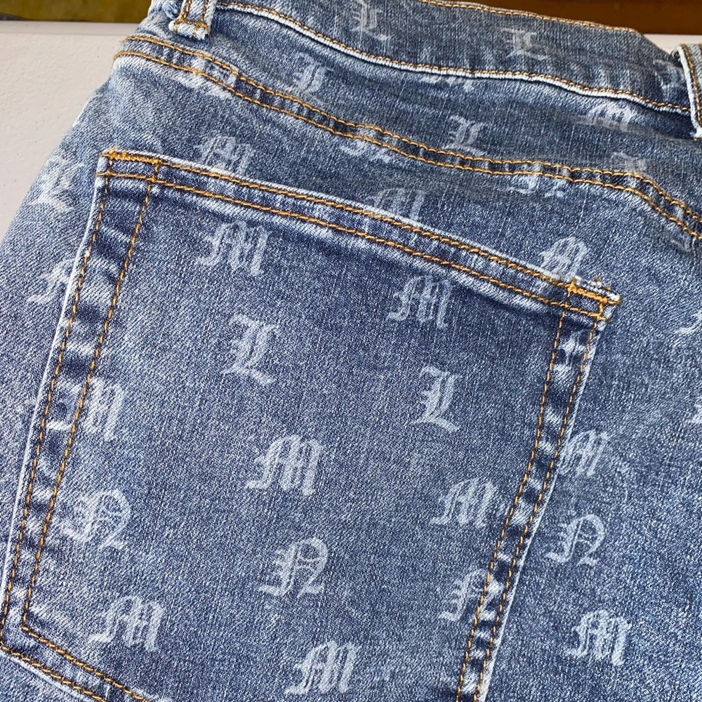 MNML NWOT’s Old English Flare Denim Jeans - Medium Blue
| B639 | Size 34 - Picture 11 of 13